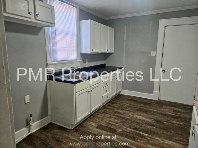 Building Photo - 421 N 7th St