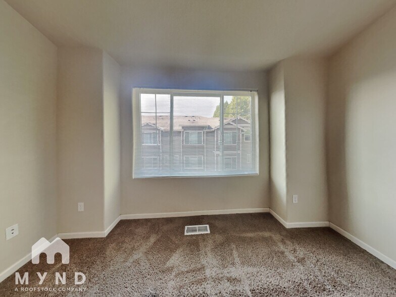 Building Photo - 179 NE 80th Ave