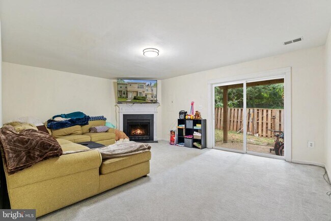 Building Photo - 13 Aviary St