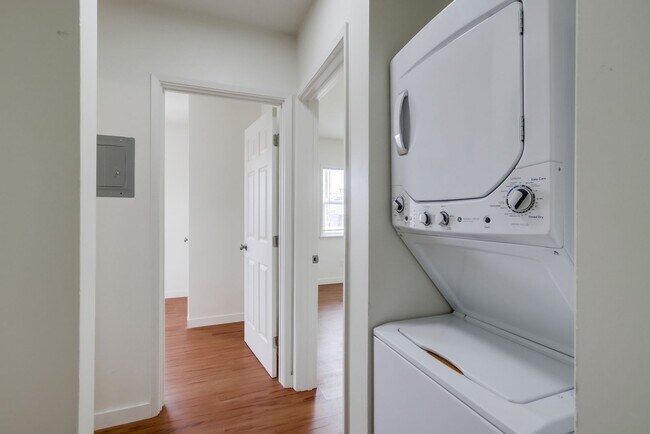 Building Photo - Updated 2-Bed Condo in Prime North Park