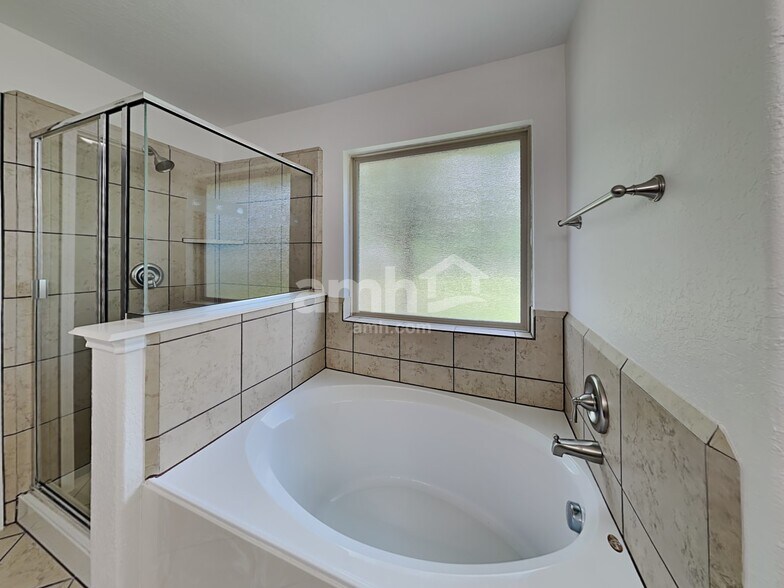 Building Photo - 232 Country Crossing Cir