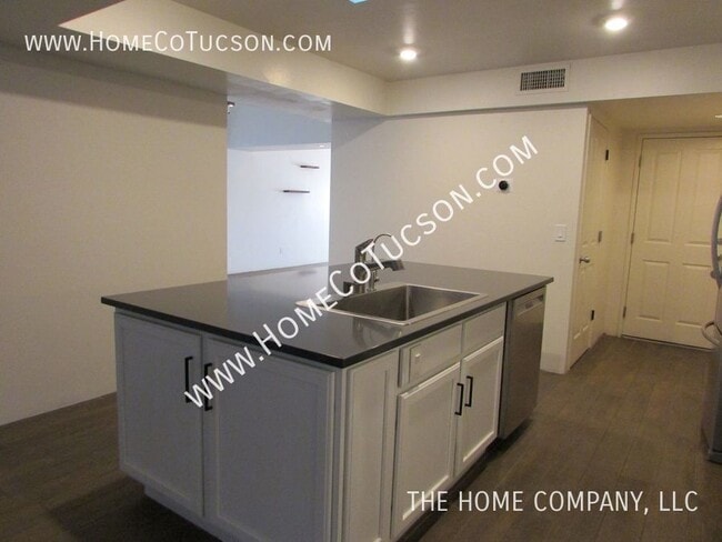 Building Photo - 3668 N Royal Prince Ct