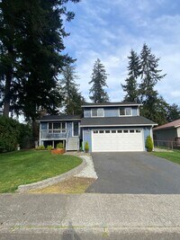 Building Photo - Beautifully Maintained 3 Bedroom 2 Bath Home with Garage and Fenced Yard! Pets Welcome!