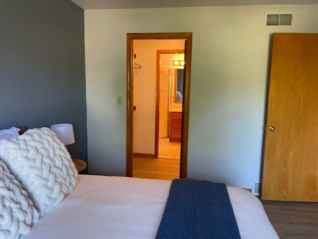 Building Photo - 4202 Lake St