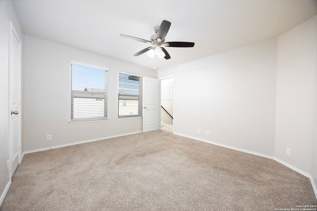 Building Photo - Move in Ready 3 Bedroom Two-story Home