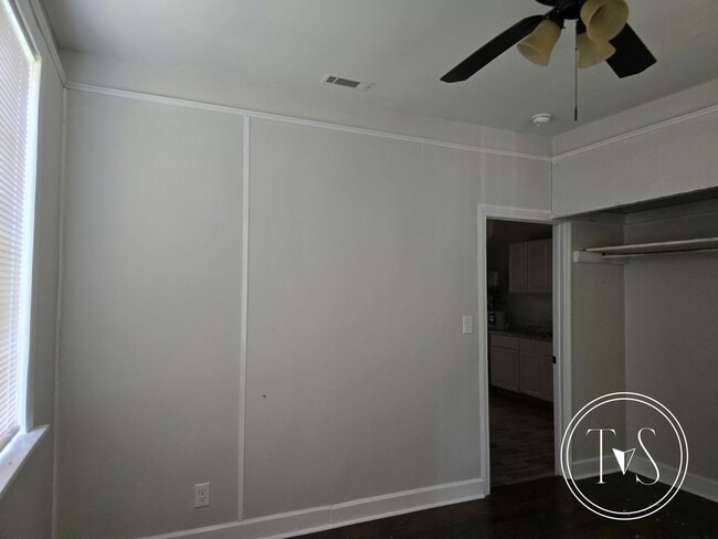 Building Photo - RATE DROP ALERT! (was $1945/month)