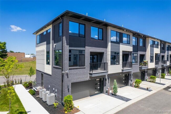 Primary Photo - 741 Smart Town Dr