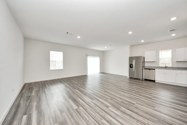 Building Photo - 10306 Valley Vista Dr