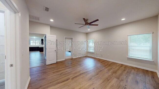 Building Photo - 2704 Daylily Ln
