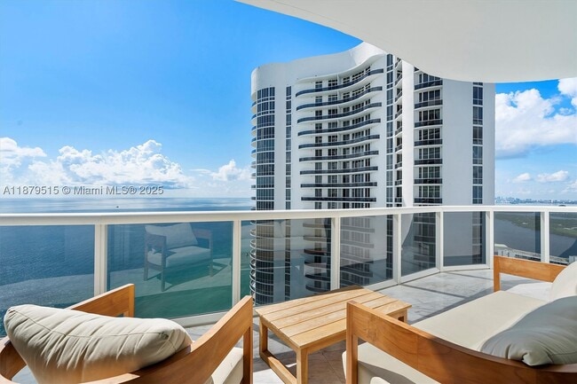 Building Photo - 16001 Collins Ave