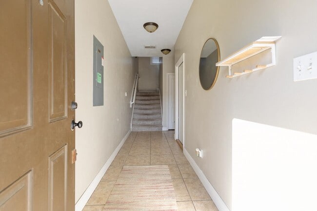 Building Photo - 256 Soho Ct