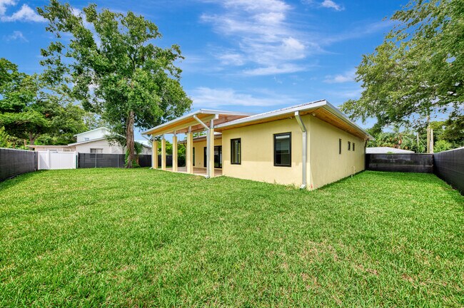 Building Photo - 2144 Webber St