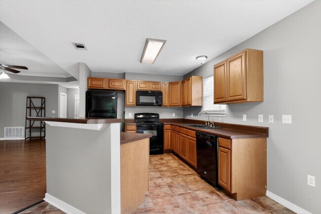 Building Photo - 203 8th Ave