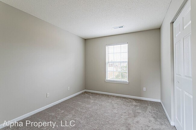 Building Photo - 3 br, 2 bath House - 4 Buzzell Ct