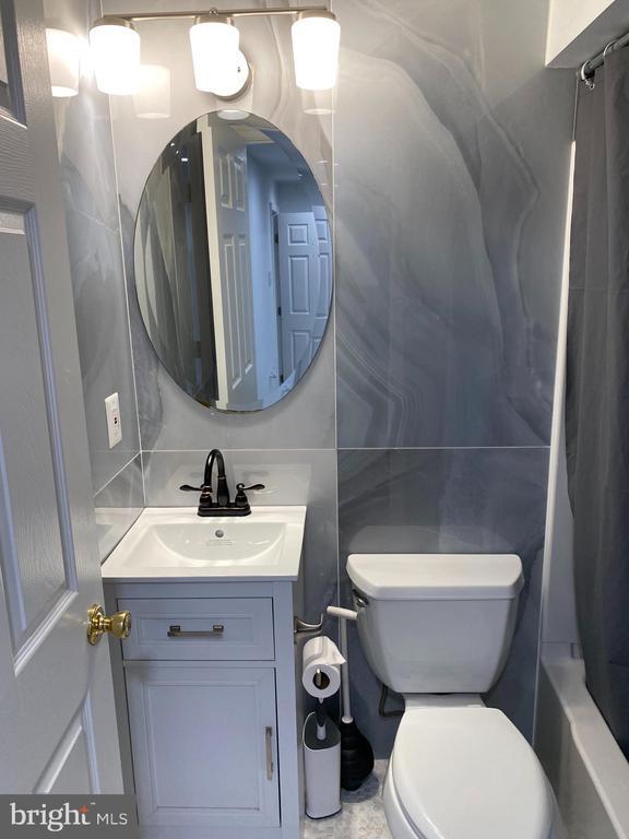 Building Photo - 7416 Rhondda Dr