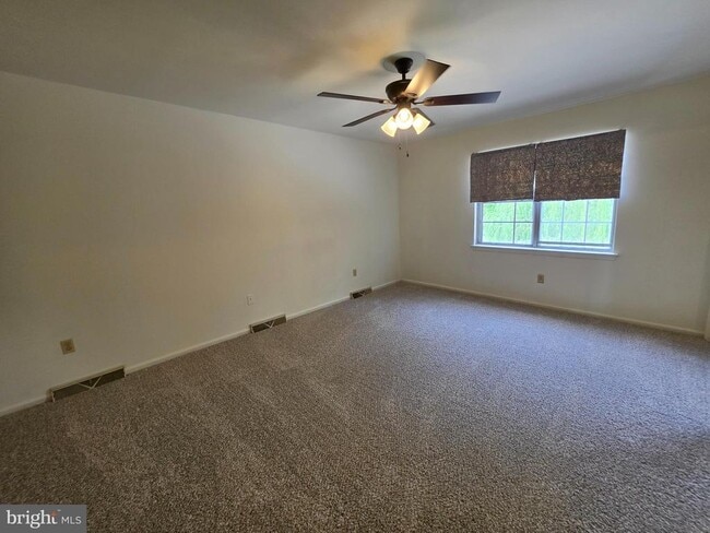 Building Photo - 9 Gristmill Dr