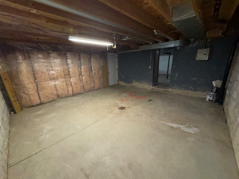 Building Photo - 416 Oak St