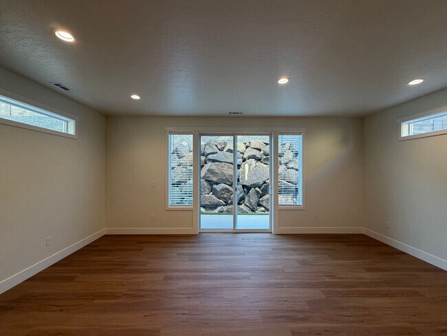 Building Photo - 5857 W 40th Ct