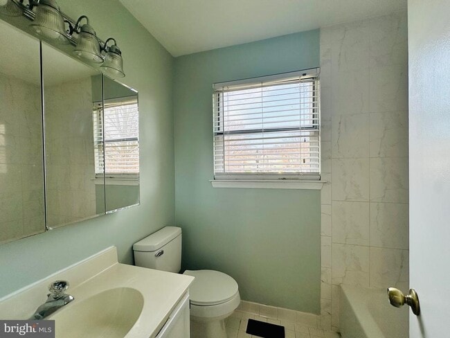 Building Photo - 14781 London Ln