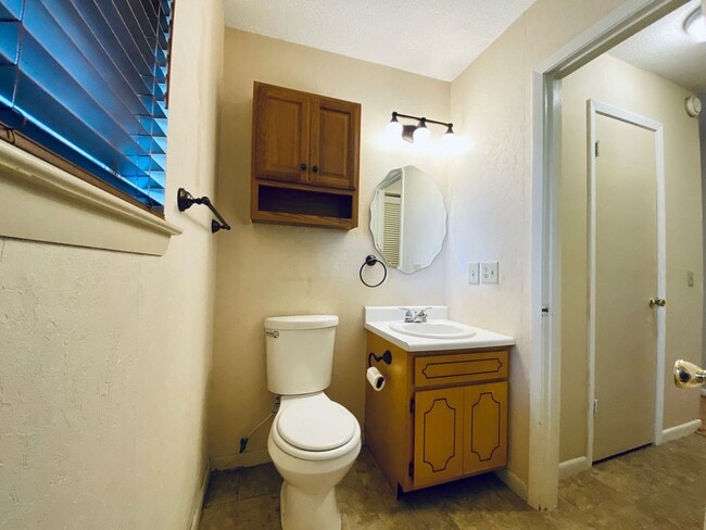 Building Photo - AVAILABLE NOW  [PET FRIENDLY]