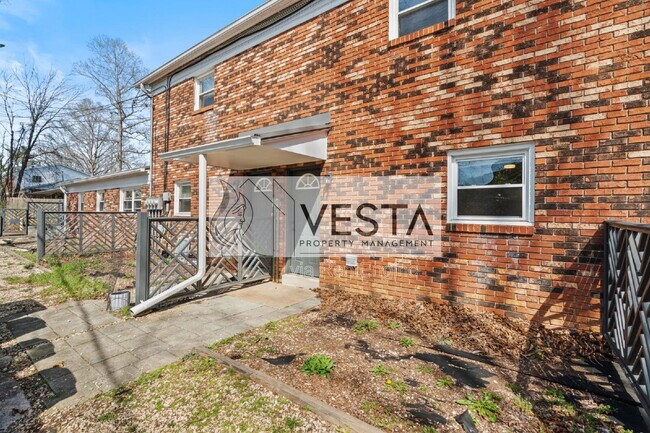 Building Photo - 6 Dogwood Ct