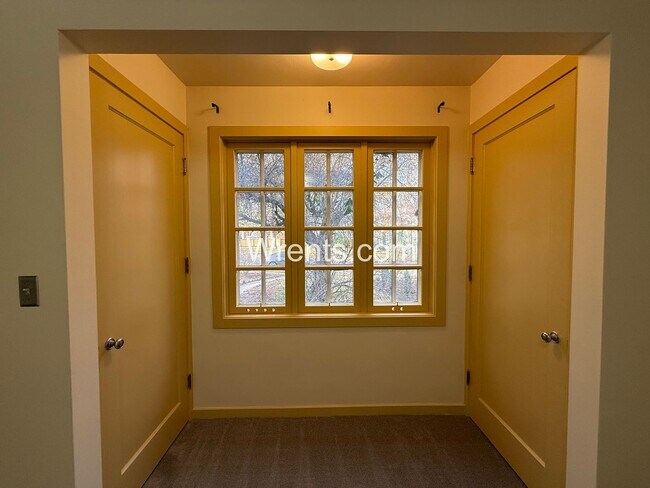 Building Photo - Stunning South Hill Home