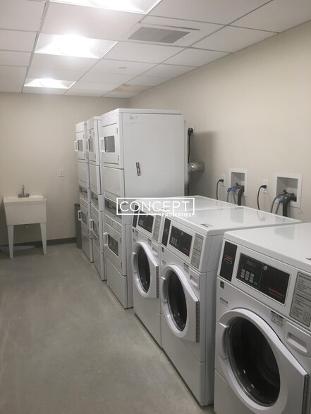 Building Photo - 601 Albany St