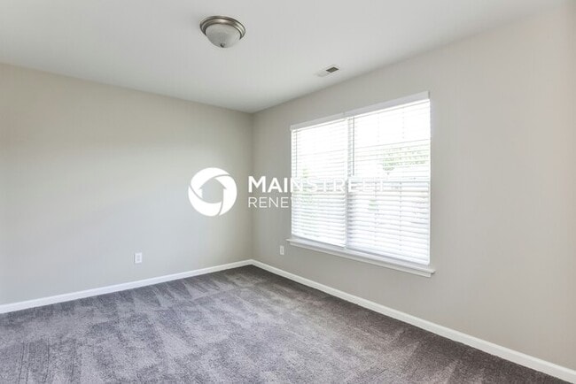 Building Photo - 4 Bedroom Pet-Friendly Home in Fuquay-Varina, NC with Main Street Renewal