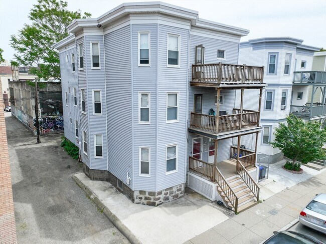 Primary Photo - 39 Chester St