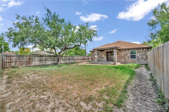 Building Photo - 2901 Tree Top Ct