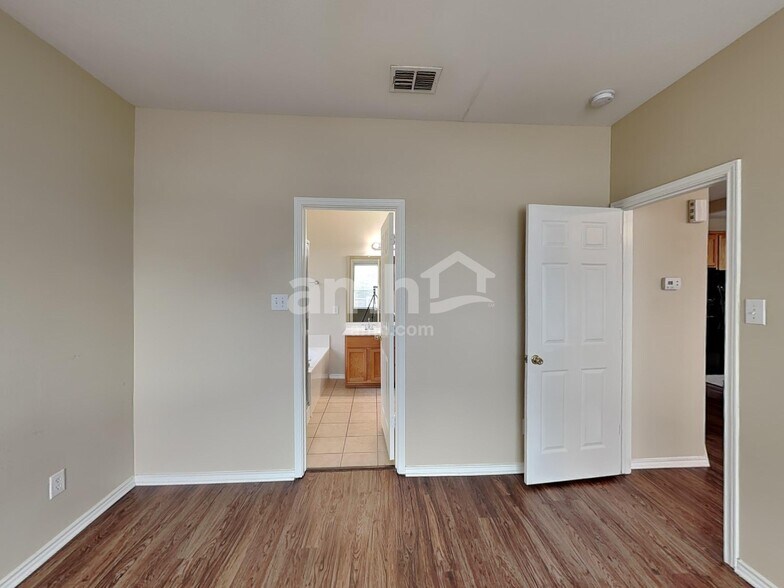 Building Photo - 6226 Kimble Mill