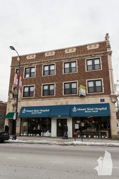 Building Photo - 824 W Diversey Pky