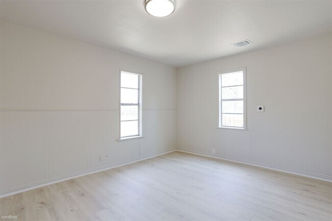 Building Photo - 2 br, 1 bath House - 221 Porter Drive