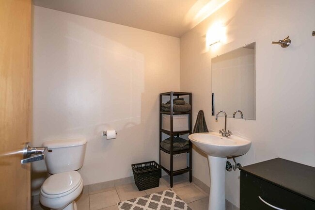 Building Photo - Gorgeous loft-style 2 floor condo with secured parking, A/C and rent includes most utilities!