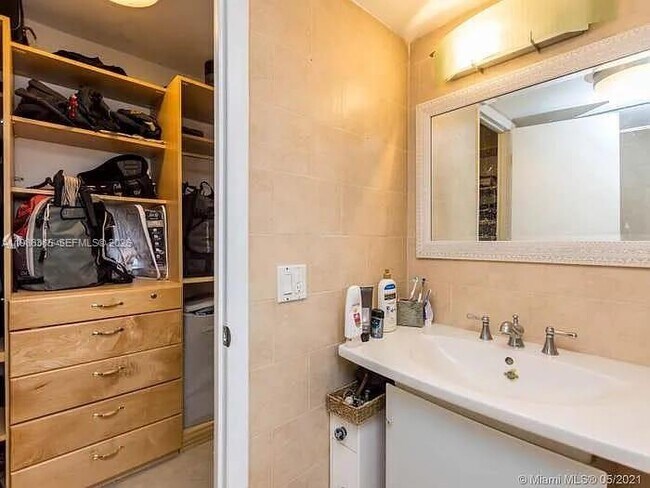 Building Photo - 1615 West Ave