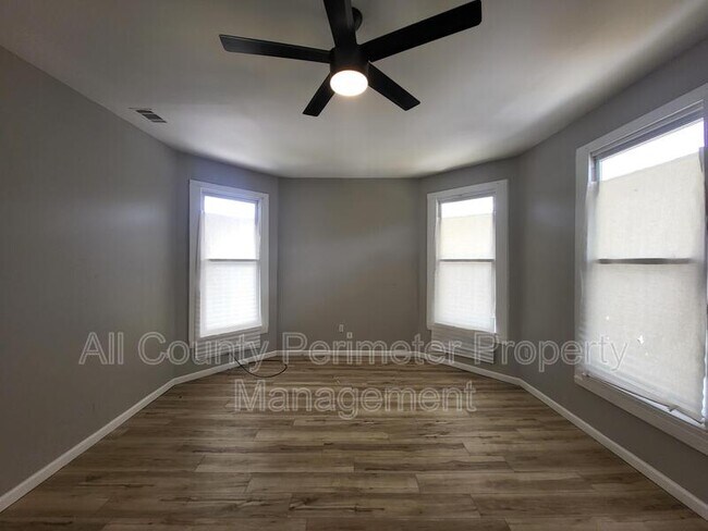 Building Photo - 1249 Duncan Ave