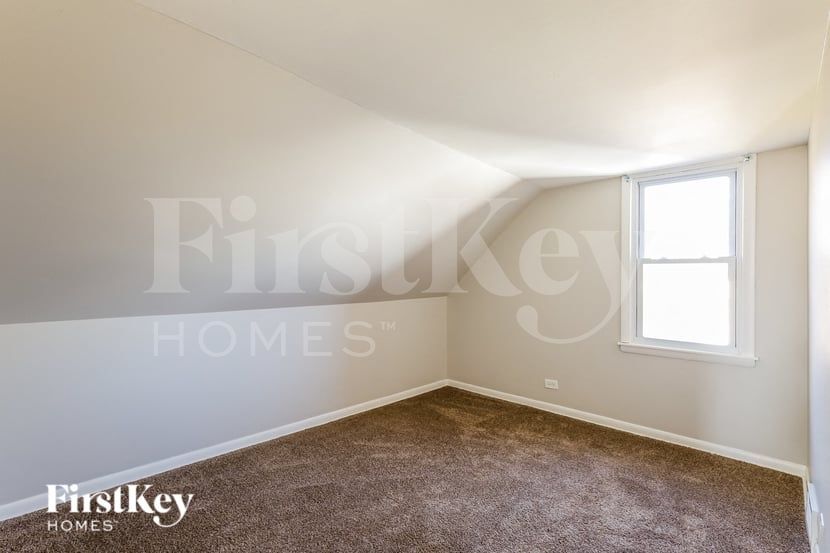 Building Photo - 3915 N Park St