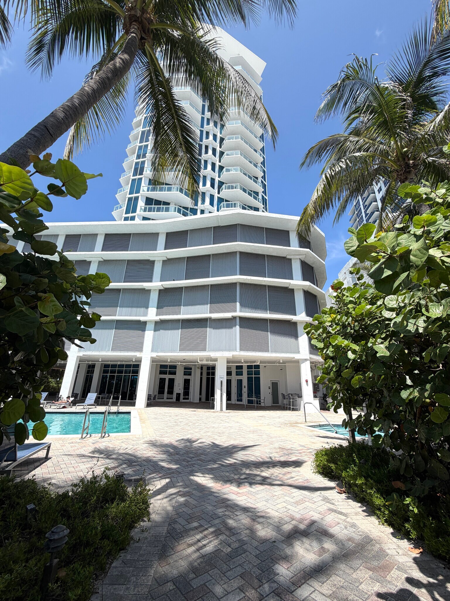 Building Photo - 6515 Collins Ave