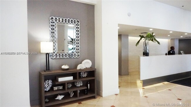 Building Photo - 100 Lincoln Rd