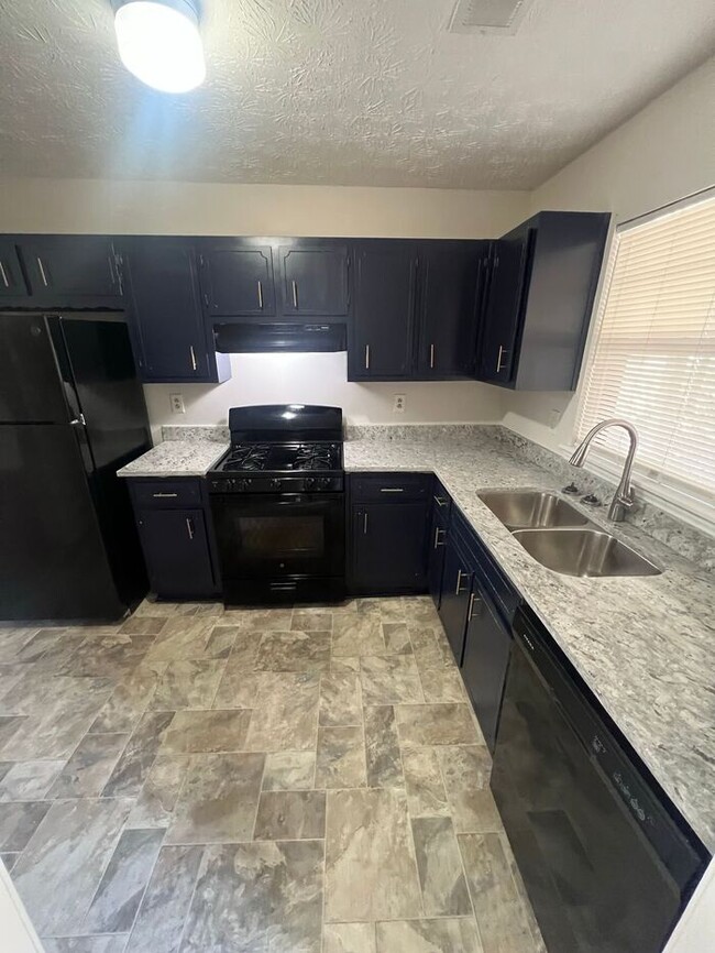 Building Photo - NOW READY!!! Cozy ranch 2 bedroom 1.5 bathroom duplex in Snellville!