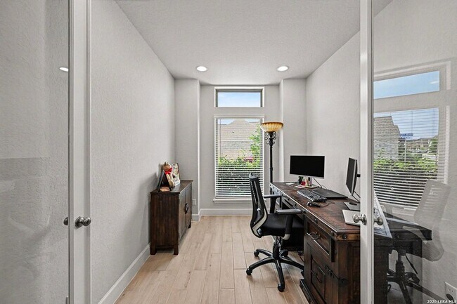 Building Photo - 14422 Hondo Knot