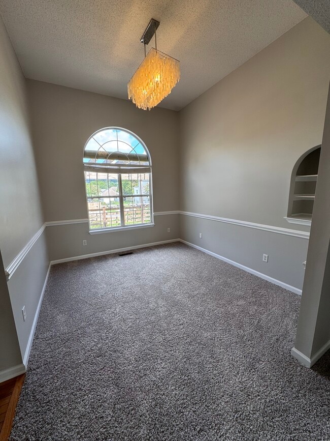 Building Photo - 5708 Sunburst Ct