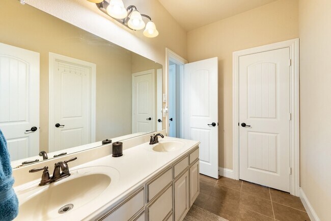 Building Photo - 939 Windham Dr