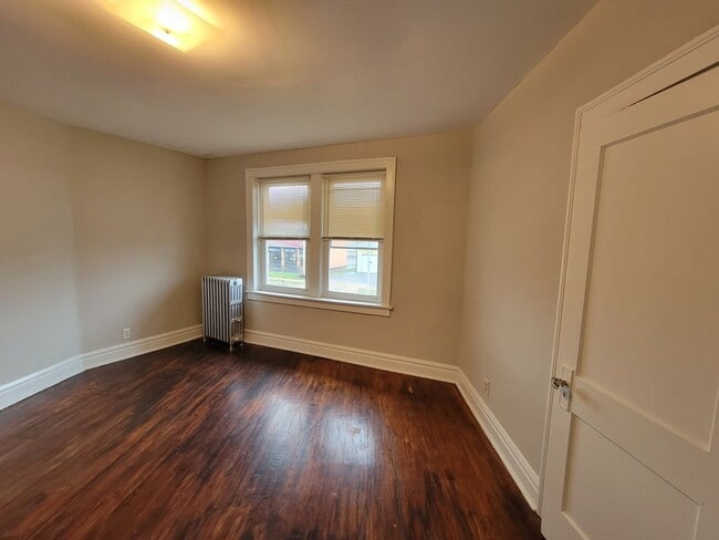 Building Photo - Kingshighway &amp; Lansdowne Apts.