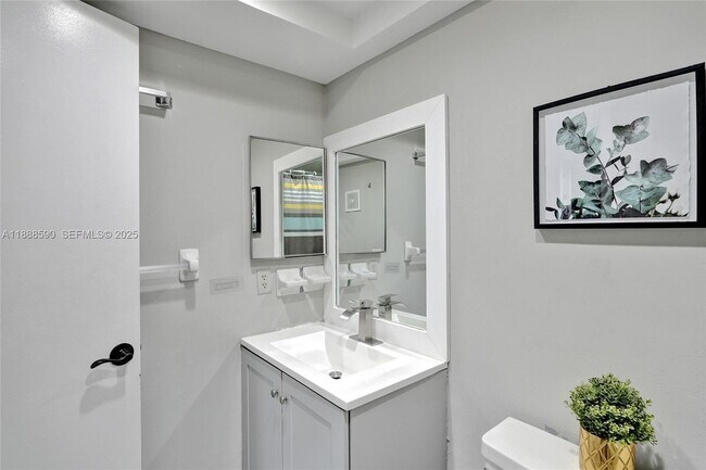 Building Photo - 335 SW 20th St