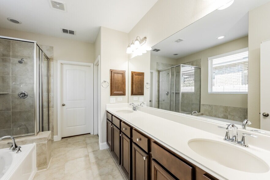 Building Photo - 9603 Bricewood Oak