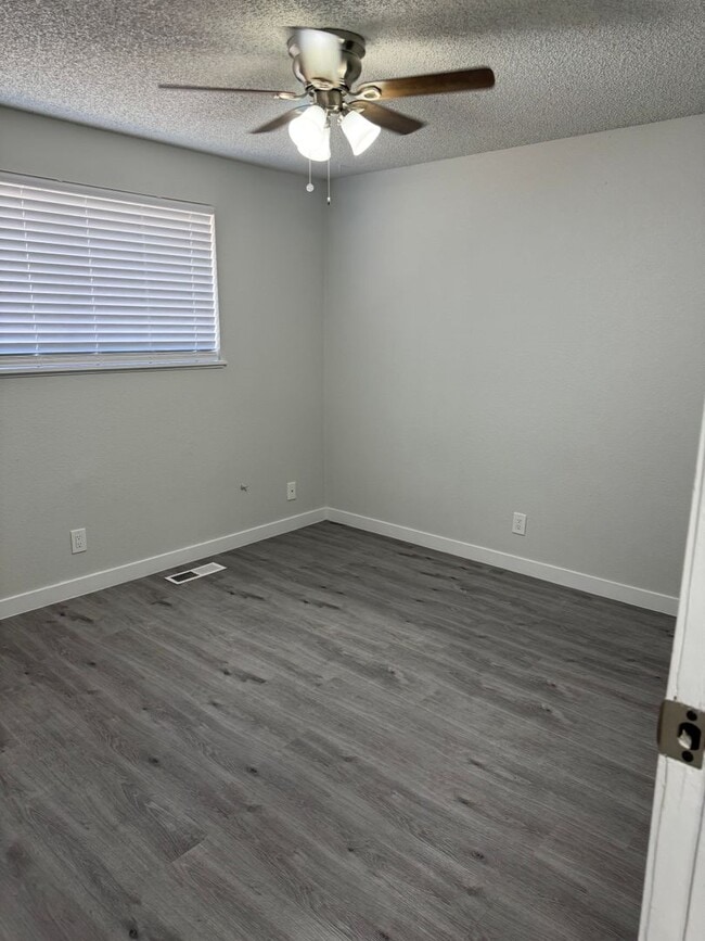 Building Photo - Stylish Modern 3 bed 2 bath house