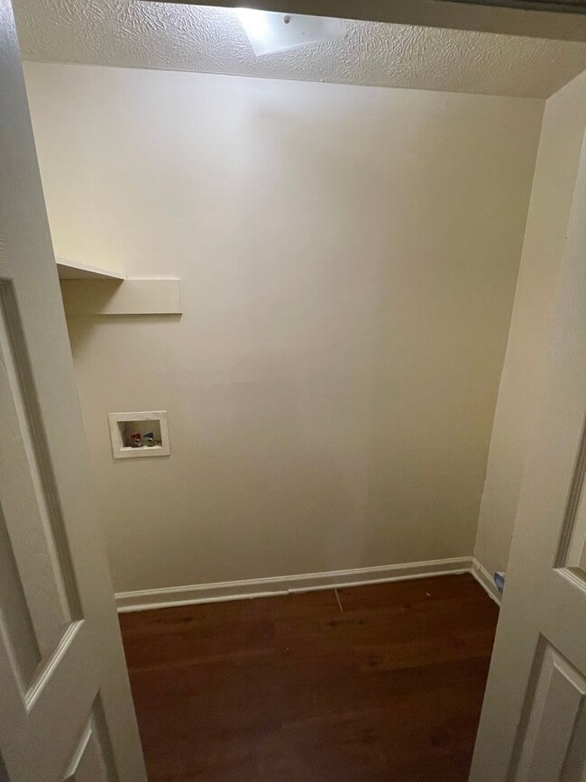 Building Photo - 13 Woodcreek Way SW