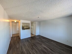 Building Photo - 2 Bed 2 Bath Condo Available NOW!