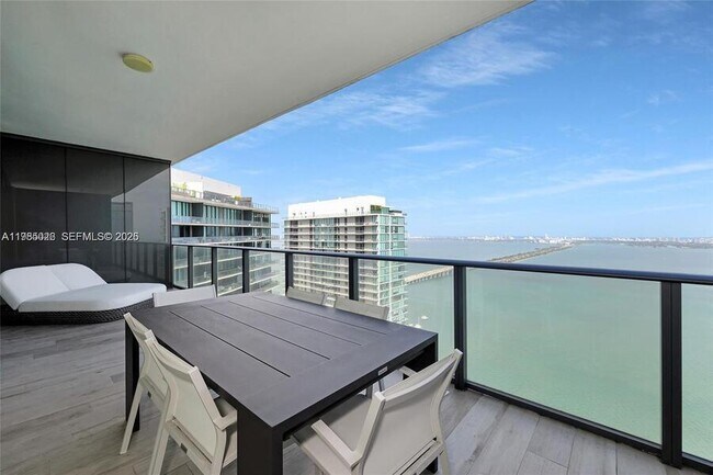 Building Photo - 480 NE 31st St